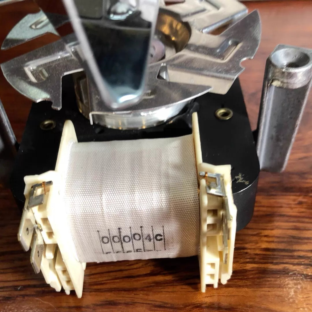 cable view of EBMPAPST R2K150-AC01-15 32W Axial Fan