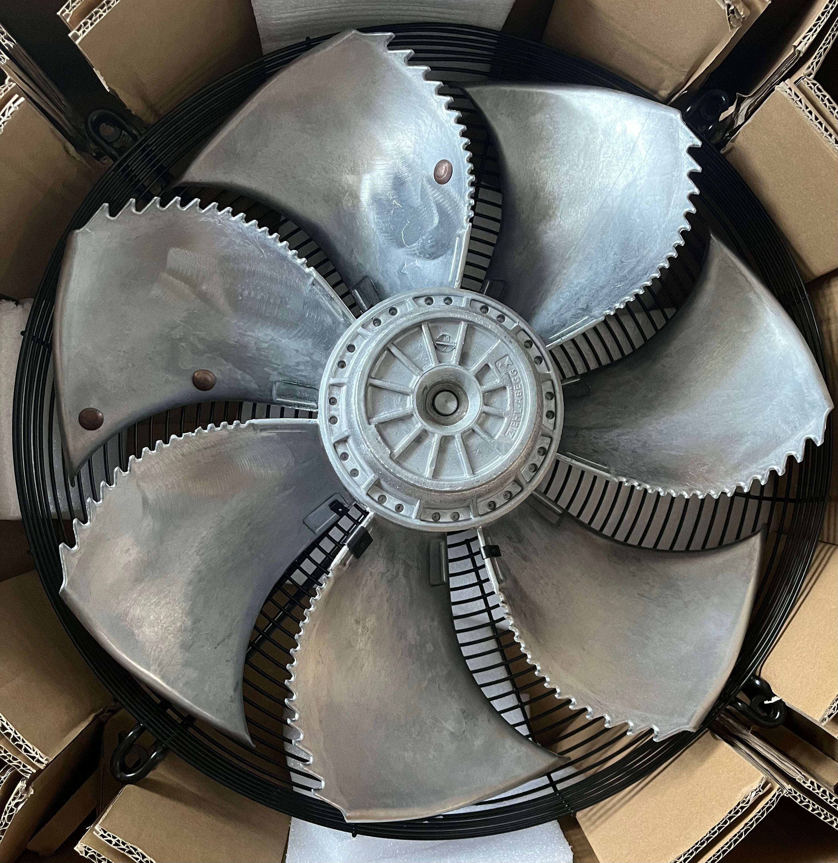 ZIEHL-ABEGG FN050-VDK.4I.A7P1 Axial fan left side VIEW